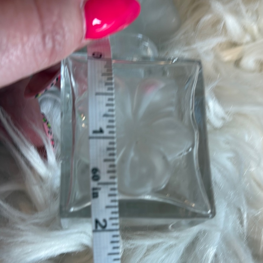 Clear Glass Perfume Bottle with Floral Design - Picture 8 of 9